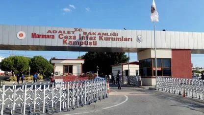 İBB davasında tahliye edilen 11 kişi, cezaevi kapısında gözaltına alındı