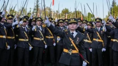 Kara Harp Okulu'nda kılıçlı mezuniyet töreni: 1 kişinin ihraç kararı kaldırıldı