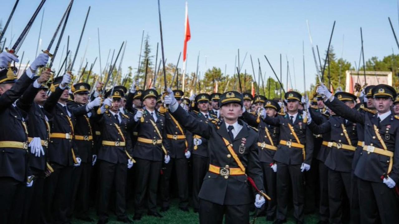 Kılıçlı yeminde teğmene verilen disiplin cezası 'hukuka uygun' bulundu