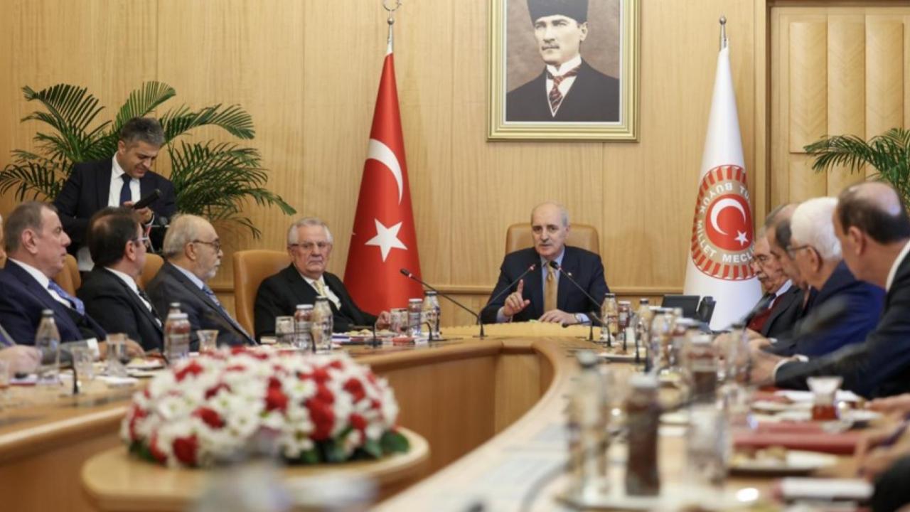 Kurtulmuş, eski Doğu-Güneydoğu milletvekillerini kabul etti: Komisyon raporunun ittifakla çıkmasını isteriz