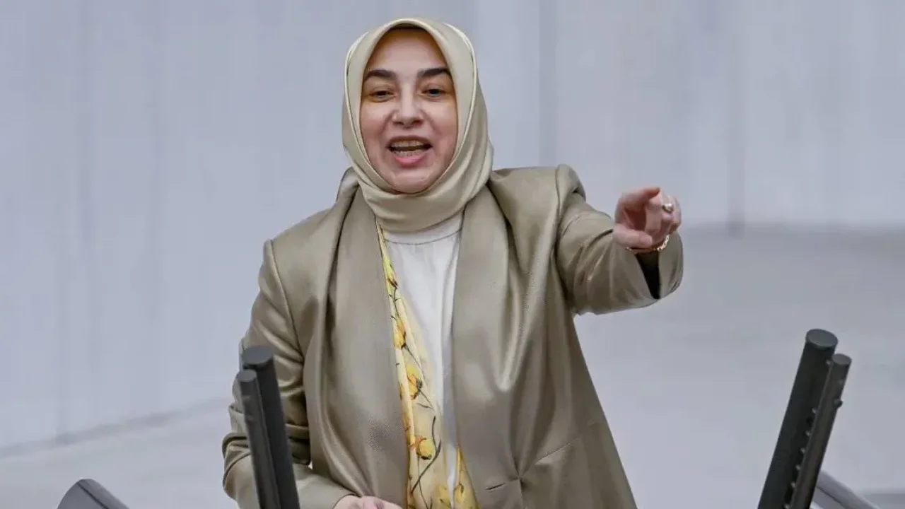 Mülakatsız işe alımlar için 'Utanmıyoruz, gurur duyuyoruz' demişti: Özlem Zengin'in kardeşi başhekim olarak atandı