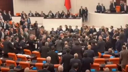 TBMM'de yumruklu kavga. Bütçe görüşmelerinde vekiller birbirine girdi