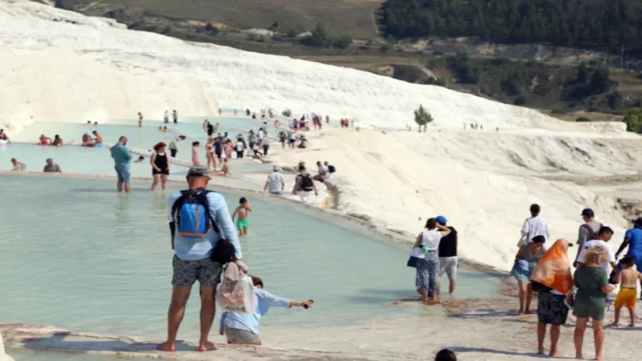 UNESCO Dünya Mirası Listesi’ndeki Pamukkale Travertenleri yok olmakla karşı karşıya!
