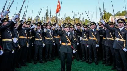 Ünlü iş insanı sahip çıktı: TSK'dan ihraç edilen Ebru Teğmen'in yeni işi belli oldu
