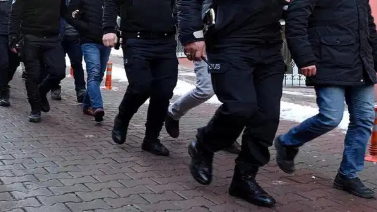 5 ilde FETÖ operasyonu: Aralarında kamu görevlilerinin de bulunduğu 81 gözaltı!