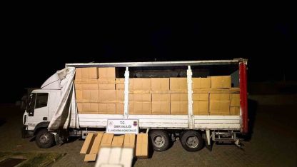 Kamyon dolusu kaçak sigara jandarmaya takıldı