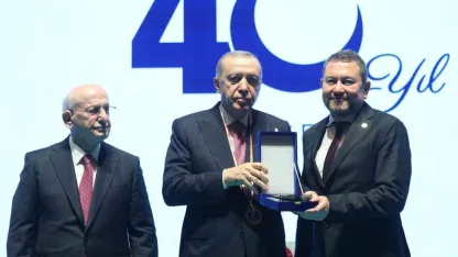 Erdoğan’dan İzmirli iş adamı Nazım Torbaoğlu’na anlamlı plaket