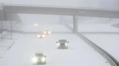 ABD'de etkisini göstermeye başlayan kar fırtınası nedeniyle 10 bine yakın uçuş iptal edildi