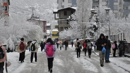 Açıklamalar arka arkaya geliyor: Pek çok il ve ilçede eğitime kar molası