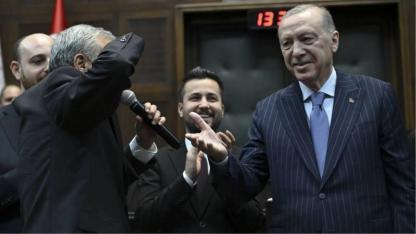 AK Parti'ye geçen eski CHP'li vekil asker selamı verdi, Erdoğan da şaşırdı