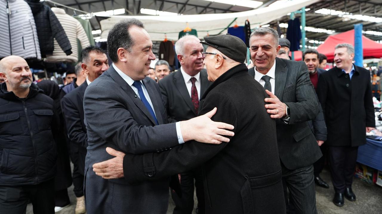 Başkan Dutlulu Perşembe Pazarı’nda Esnafla Bir Araya Geldi