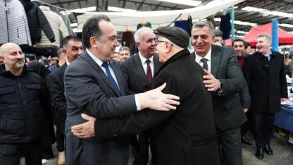 Başkan Dutlulu Perşembe Pazarı’nda Esnafla Bir Araya Geldi