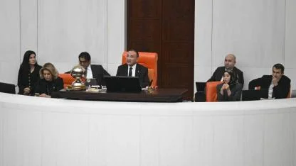 Başkanlık Divanı oluşmadı, Bozdağ Meclis'i toplanamadan kapattı
