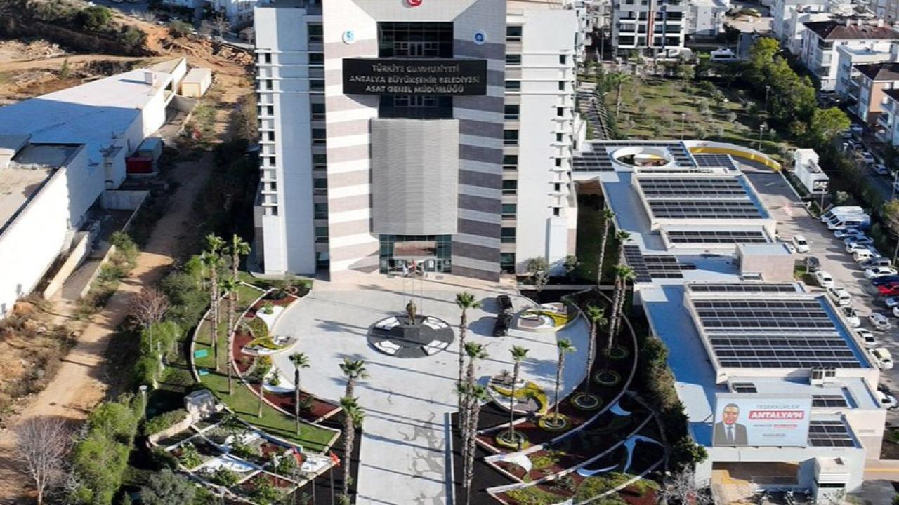 Belediyeyi denetlemeye gidenler yabancı kadınlarla lüks otelde kaldı