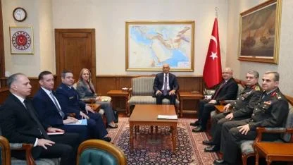 Bülent Arınç, Genelkurmay Başkanı ve Tom Barrack'lı fotoğrafı yorumladı: Devlet ciddiyetiyle bağdaşmaz