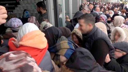 Bursa'da 100 TL'lik ürün izdihamı: Dondurucu soğukta beklediler