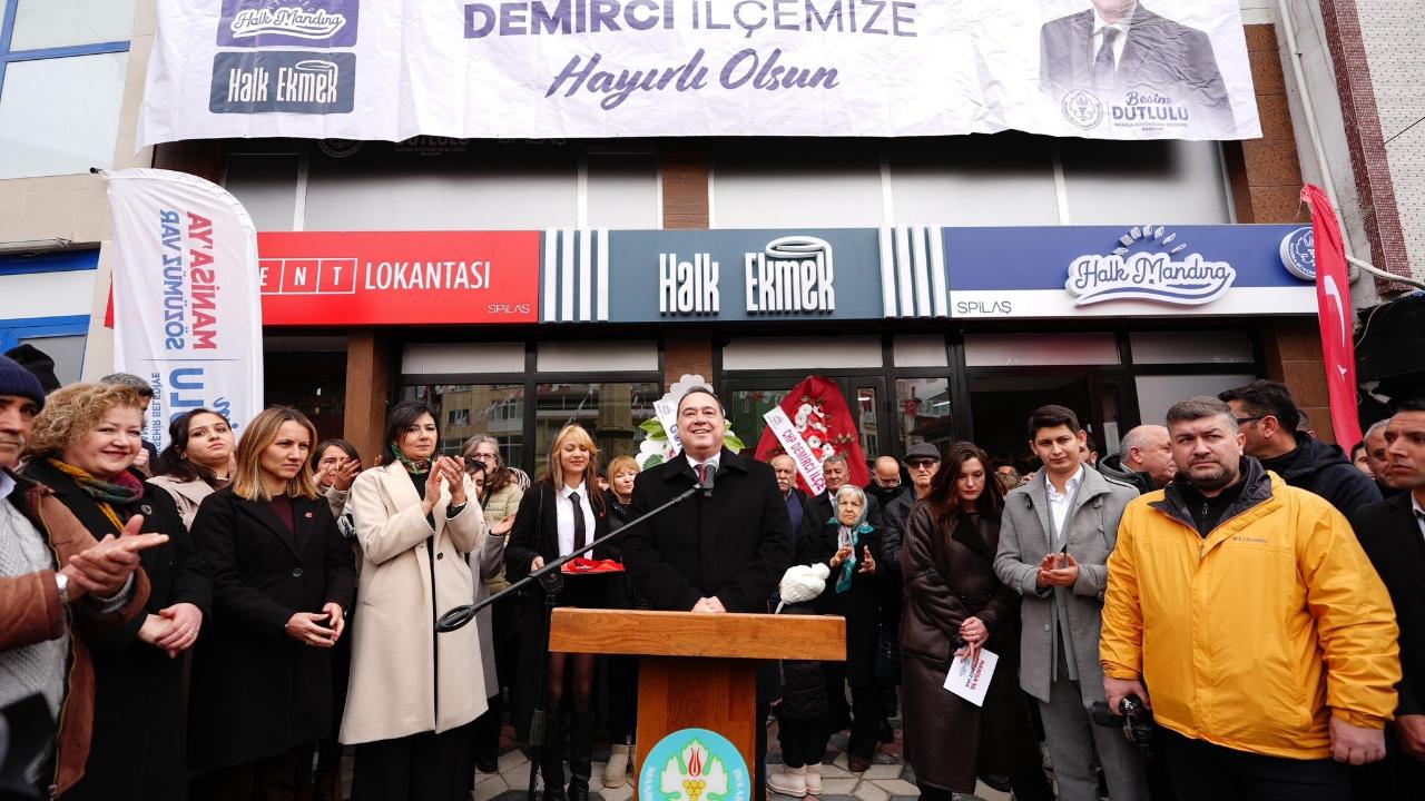 Büyükşehir’den Demirci’de Sosyal Belediyecilik Adımı: Kent Lokantası, Halk Mandıra ve Halk Ekmek Vatandaşların Hizmetine Açıldı