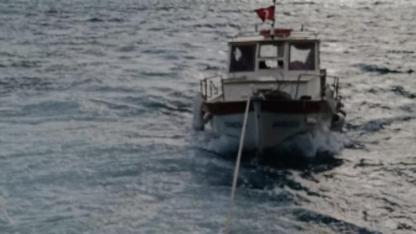 Çanakkale Boğazı’nda motor arızası yaşayan tekne kurtarıldı