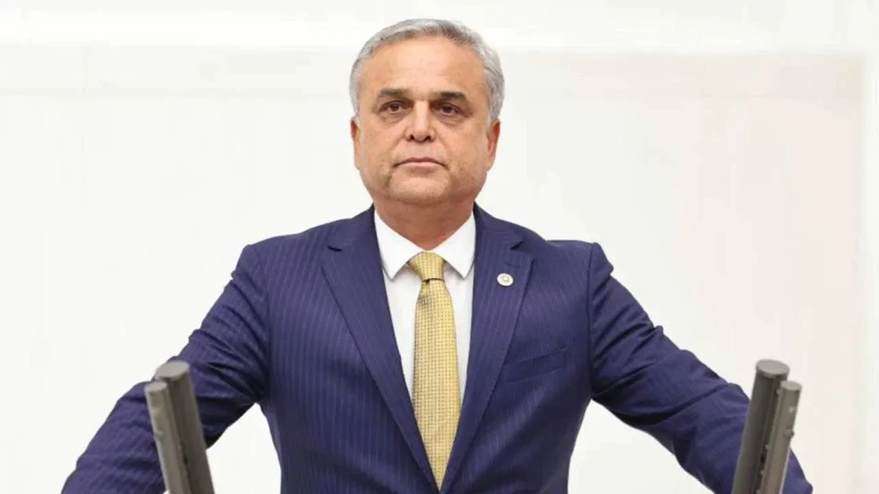 CHP'den istifa eden Milletvekili Hasan Ufuk Çakır AK Parti'ye geçeceğini açıkladı