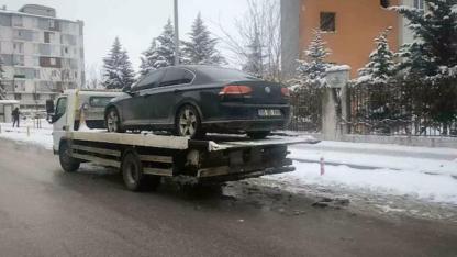 DEM Partili belediye başkanının makam aracı trafikte haczedildi