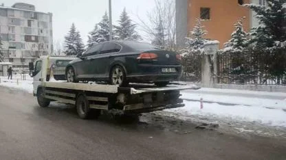 DEM Partili belediye başkanının makam aracı trafikte haczedildi
