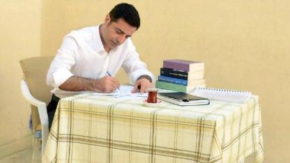 Demirtaş'ın tahliyesi beklenirken avukatına da hapis cezası