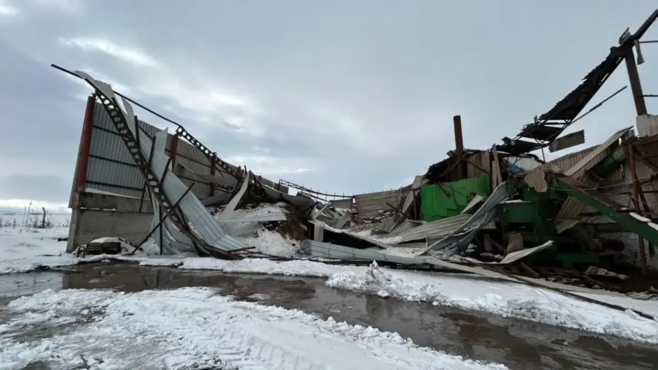 Diyarbakır kara teslim: 12 fabrikanın çatısı çöktü!