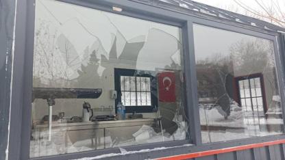 Diyarbakır'da zabıta bürosuna taşlı saldırı!