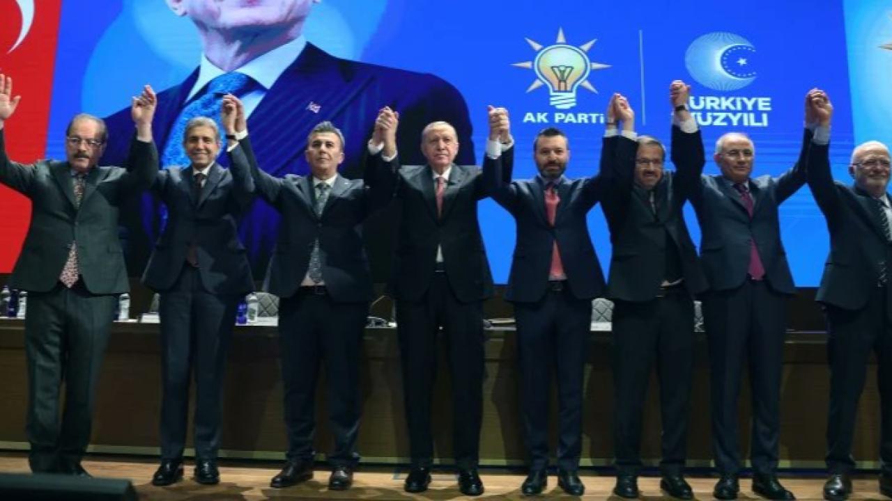 Dört belediye başkanı AK Parti'ye katıldı