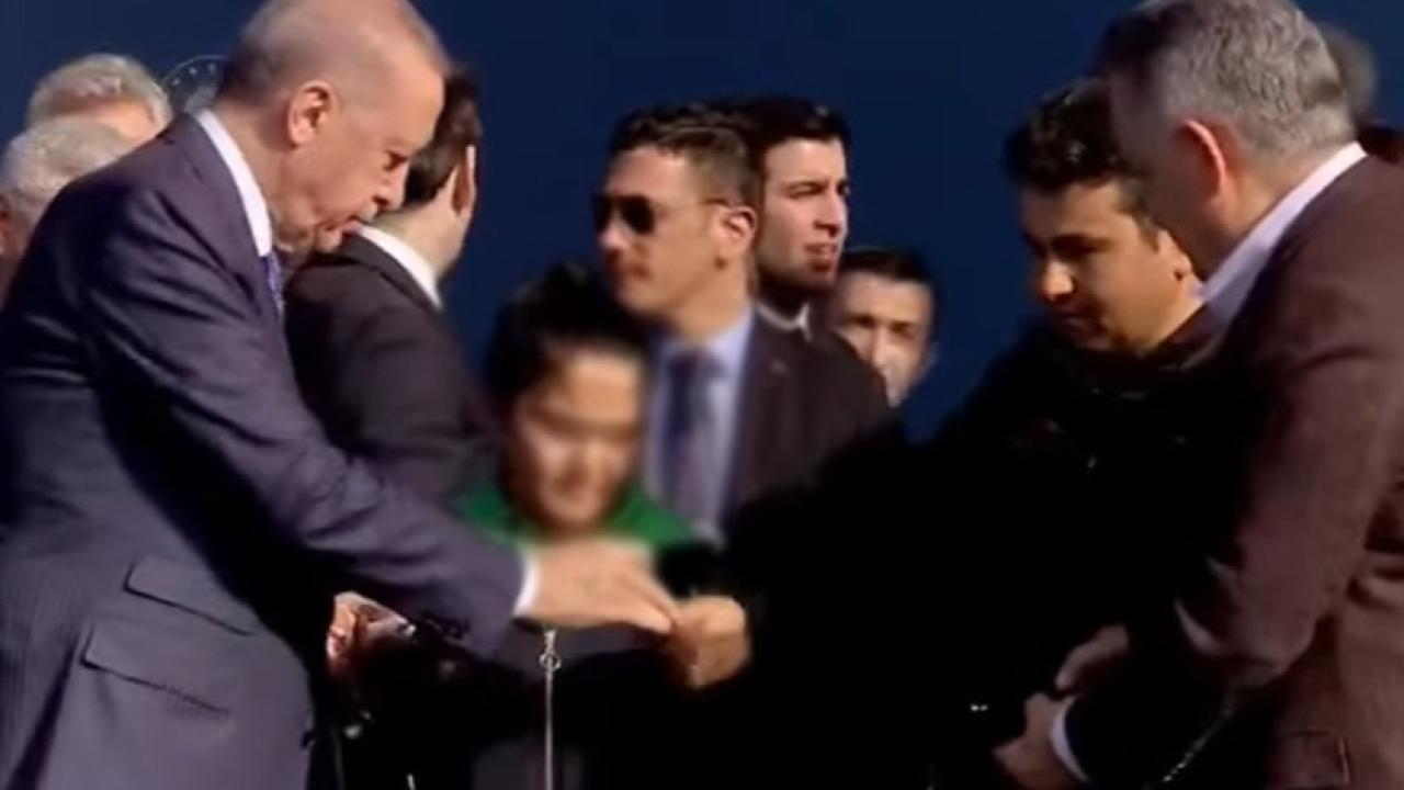 Erdoğan'ın gündem olan harçlık anı: Baba ve çocuğuna 200 TL verdi