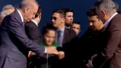 Erdoğan'ın gündem olan harçlık anı: Baba ve çocuğuna 200 TL verdi