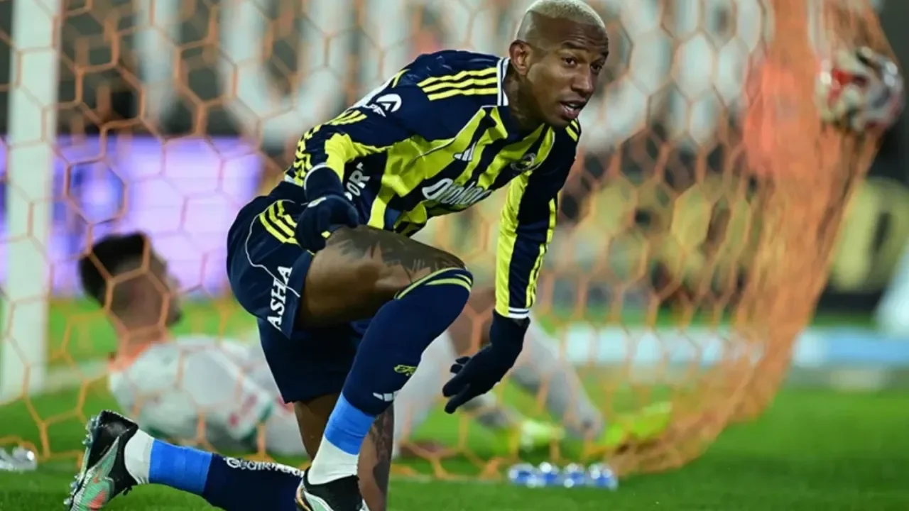Fenerbahçe Alanya’da geriden gelerek kazandı: Zirvede fark 1'e indi
