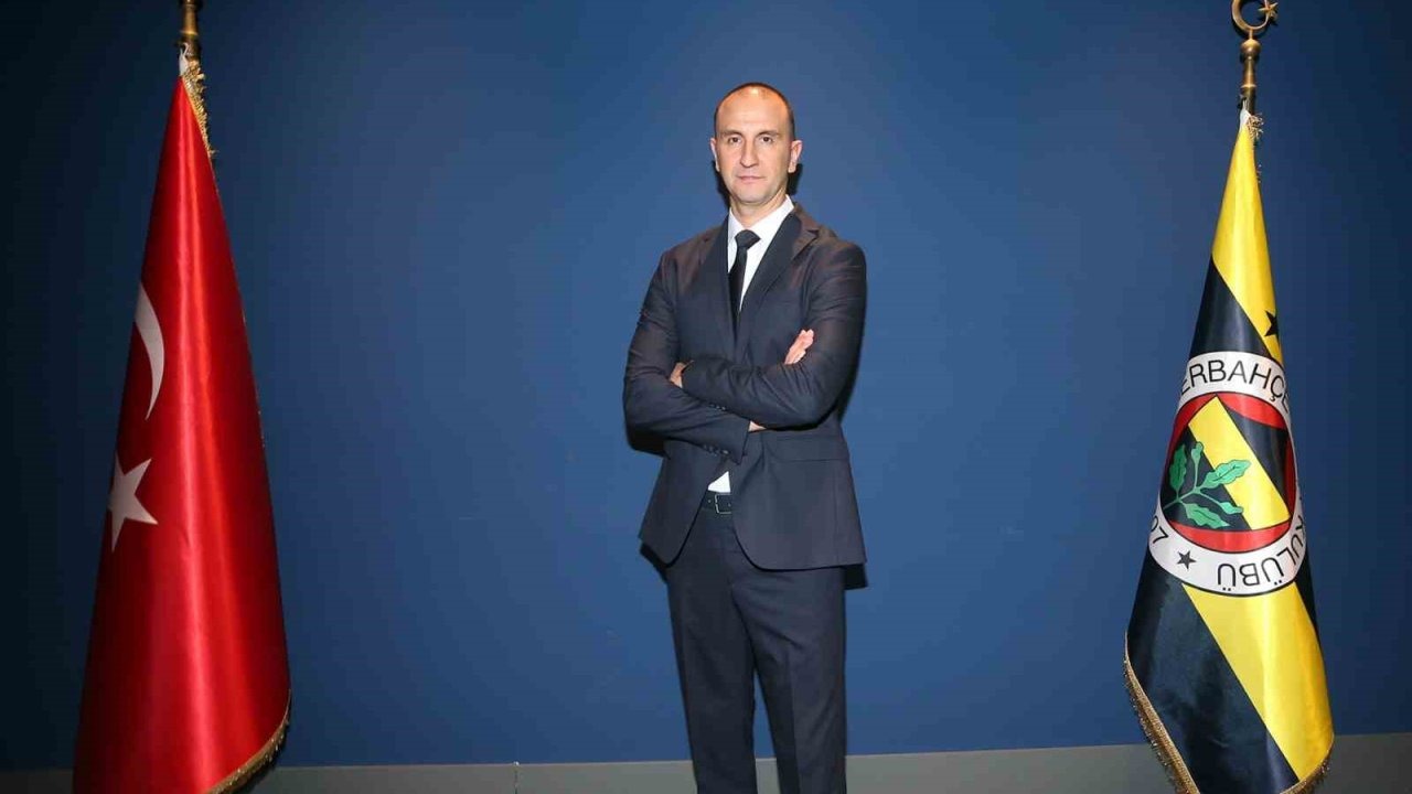 Fenerbahçe Medicana’da Başantrenör Taner Atik için imza töreni düzenlendi