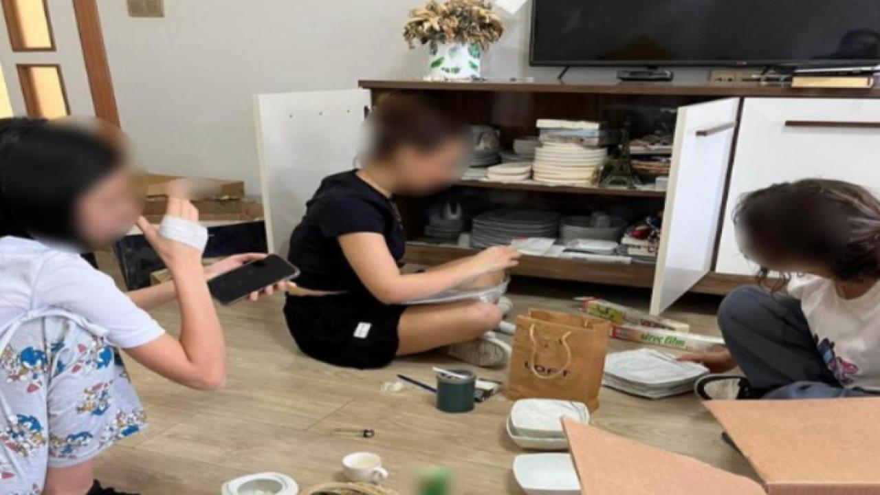 İzmir’de Skandal: Kız Öğrencileri Evinde Çalıştıran Öğretmen Gözaltına Alındı