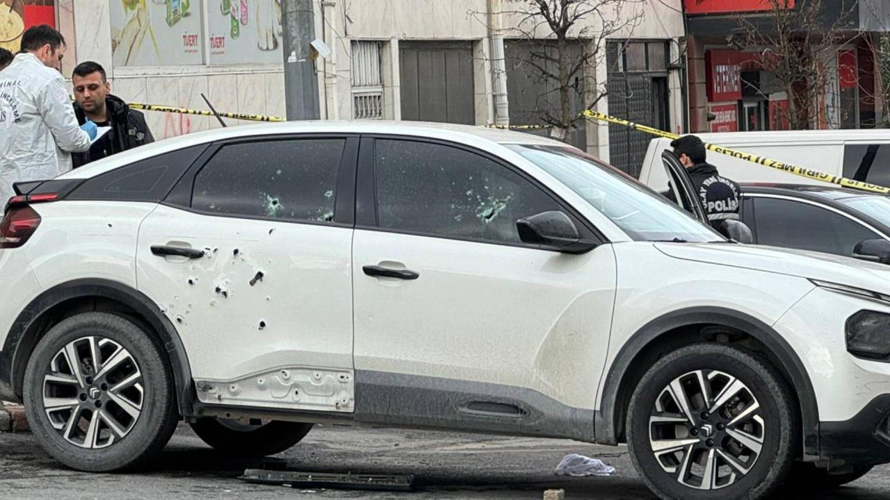 Kâğıthanede sokak ortasında cinayet: Çeteler arası anlaşmazlık iddiası gündemde, 3 kişi için gözaltı kararı!