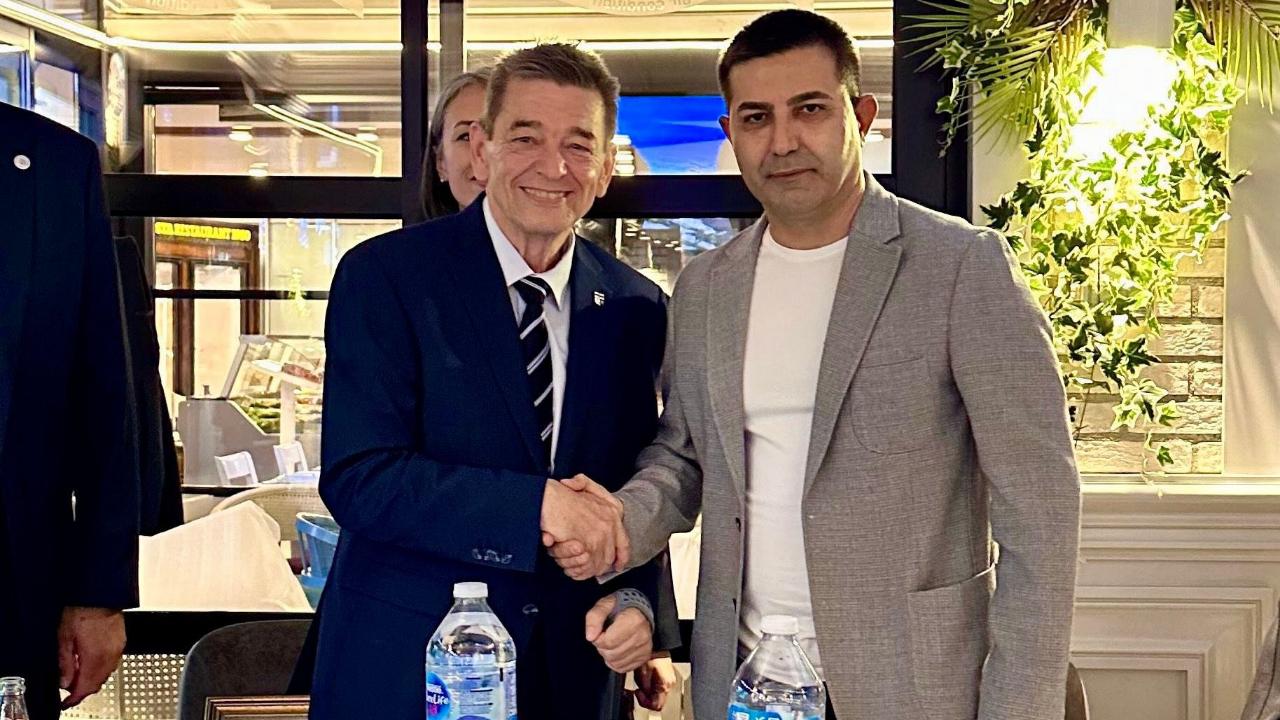 Kuşadası Belediyesinden Werner Arndt'a fahri hemşehrilik beratı