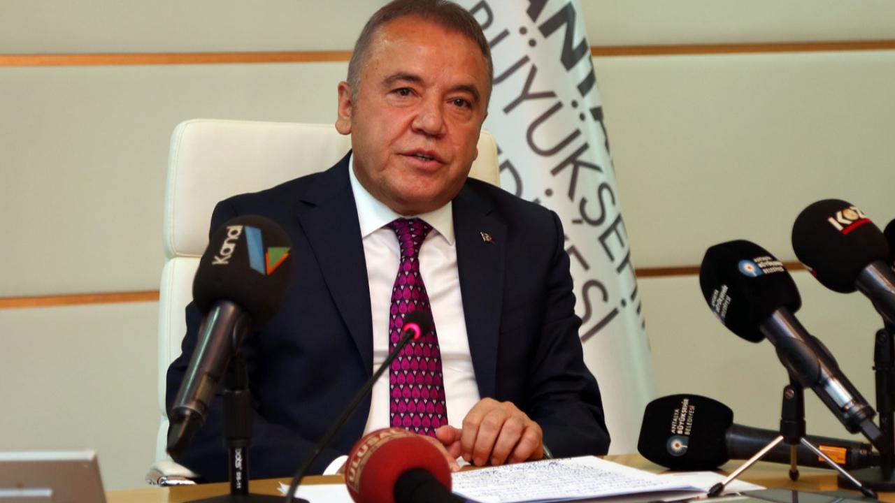 Muhittin Böcek yeniden hastaneye kaldırıldı