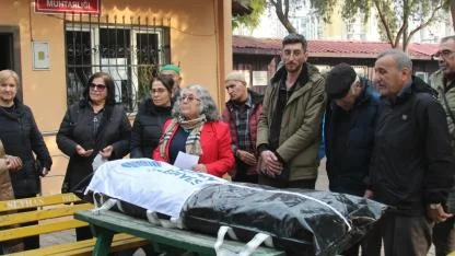 Muhtar, belediyenin cenazesini kaldırdı