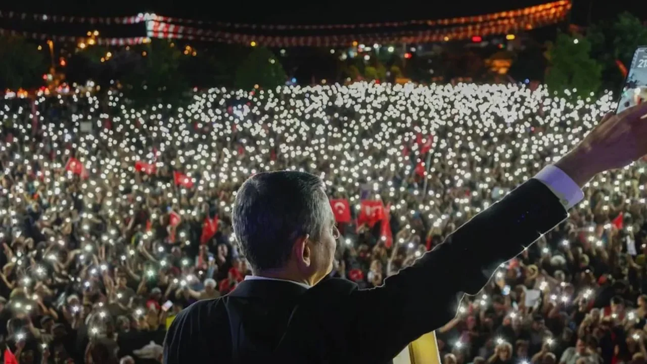 Özgür Özel, Yalova'dan seslendi: Verilmeyecek hesabı olanlar, topuklaya topuklaya AK Parti’ye kaçanlardır