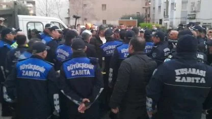 Polis müdahale etti: Aydın Büyükşehir ile Kuşadası Belediyesi arasında gerginlik