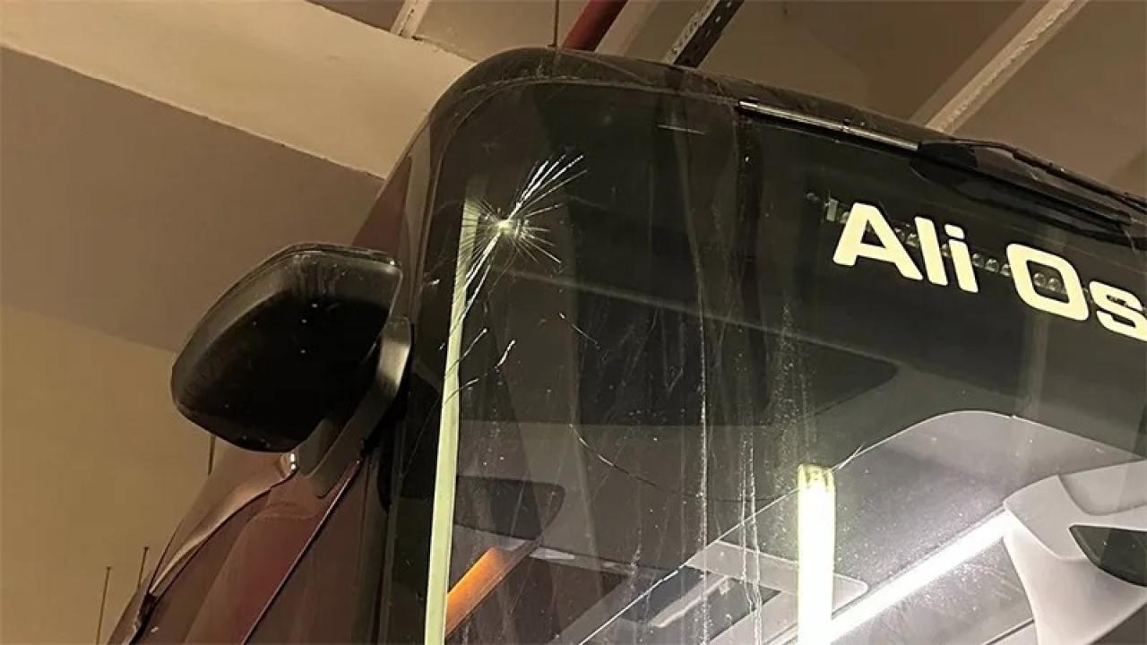 Trabzonspor'un takım otobüsüne taşlı saldırı