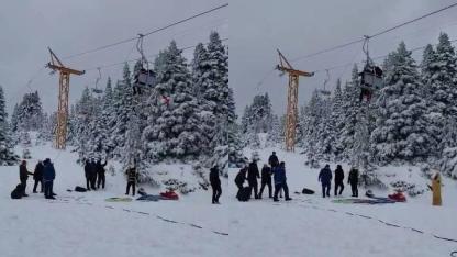 Uludağ'da telesiyej arızalandı, mahsur kalan 51 kişi kurtarıldı