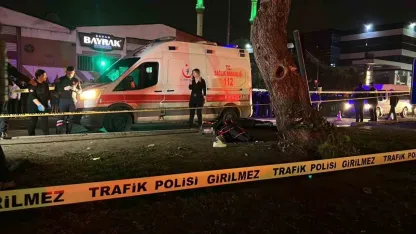 Araç yaya geçidinden geçmek isteyen vatandaşlara çarptı: 3 ölü, 3 yaralı