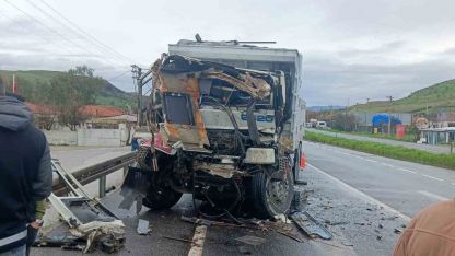 İzmir’de belediye kamyonuna arkadan çarpan sürücü hayatını kaybetti