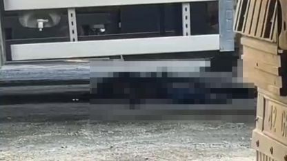 İzmir’de geri manevra yapan tırın altında kalan şoför hayatını kaybetti