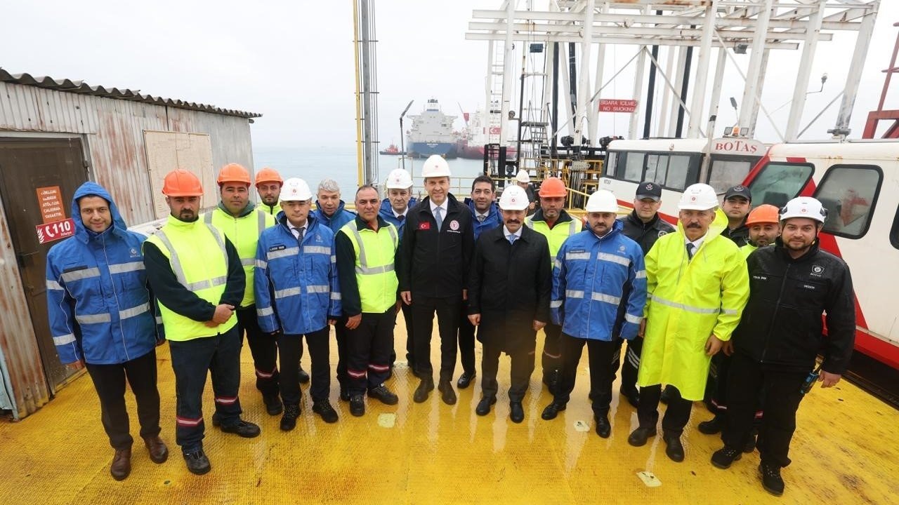 Bakan Bayraktar: "Günlük 200 milyon metreküplük bir gazı gemilerle alır hale geleceğiz"