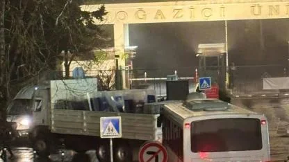 Boğaziçi’nde gece operasyonu: Kulüp odaları boşaltıldı, kampüs önüne TOMA getirildi