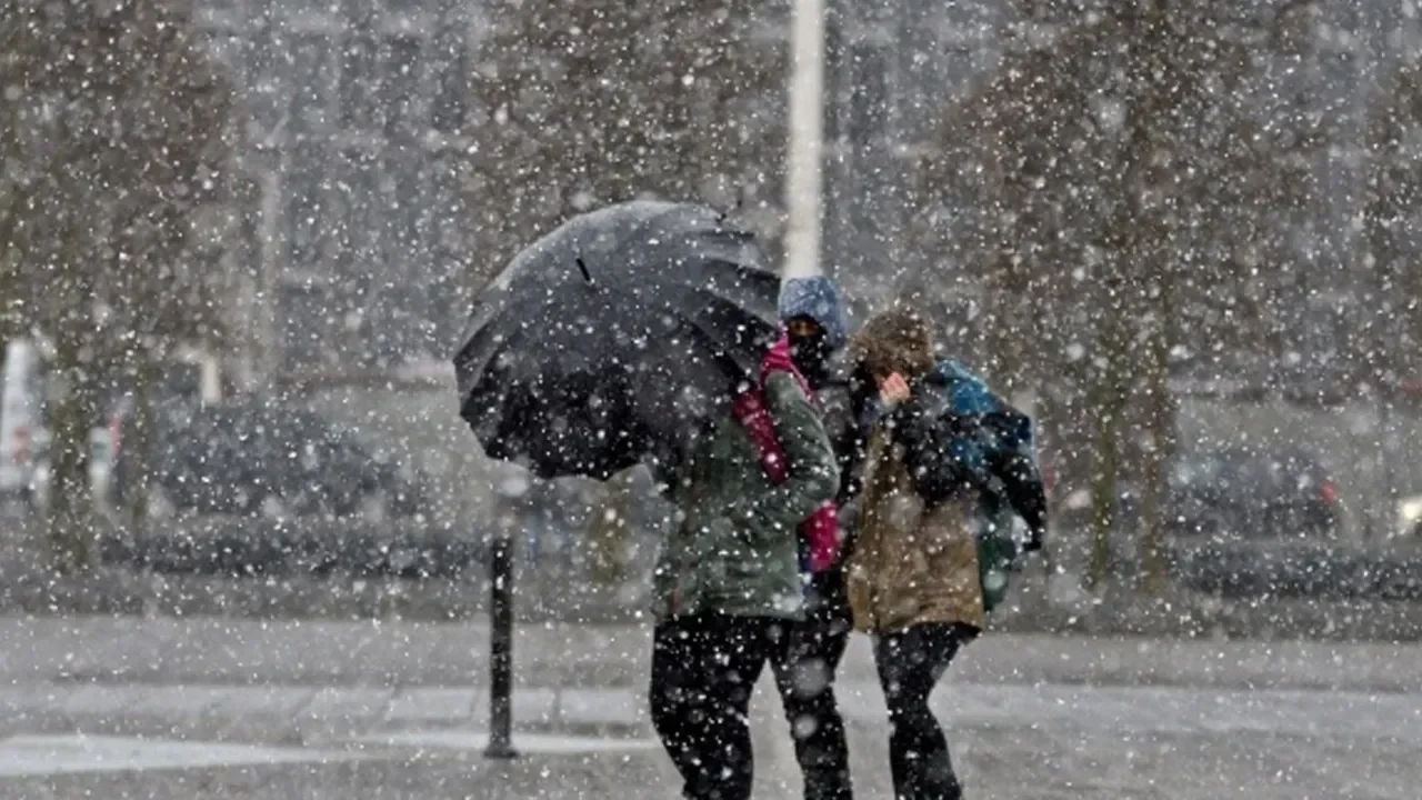Bu kentlerde yaşayanlar dikkat: Meteoroloji'den kuvvetli sağanak ve kar uyarısı! İşte il il 8 Şubat Pazar hava durumu...
