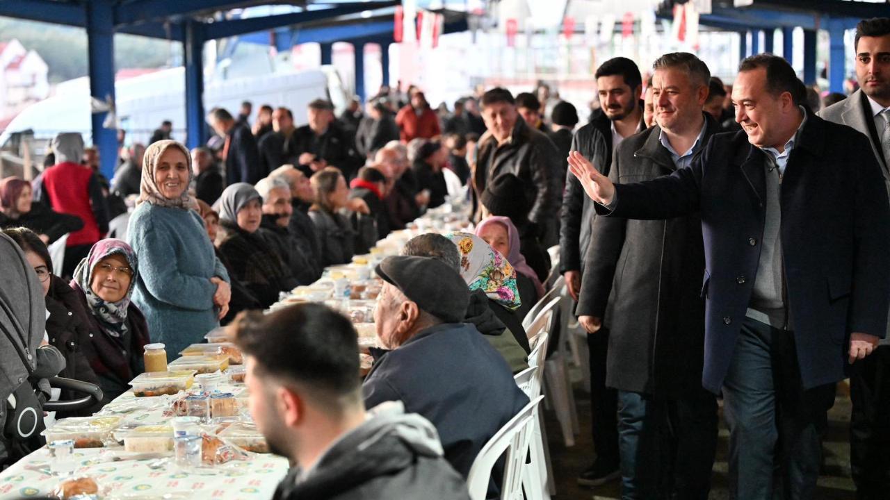 Büyükşehir’in İftar Sofrası Gördes’te Kuruldu
