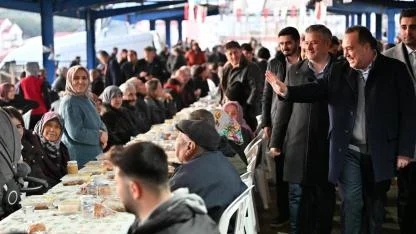 Büyükşehir’in İftar Sofrası Gördes’te Kuruldu